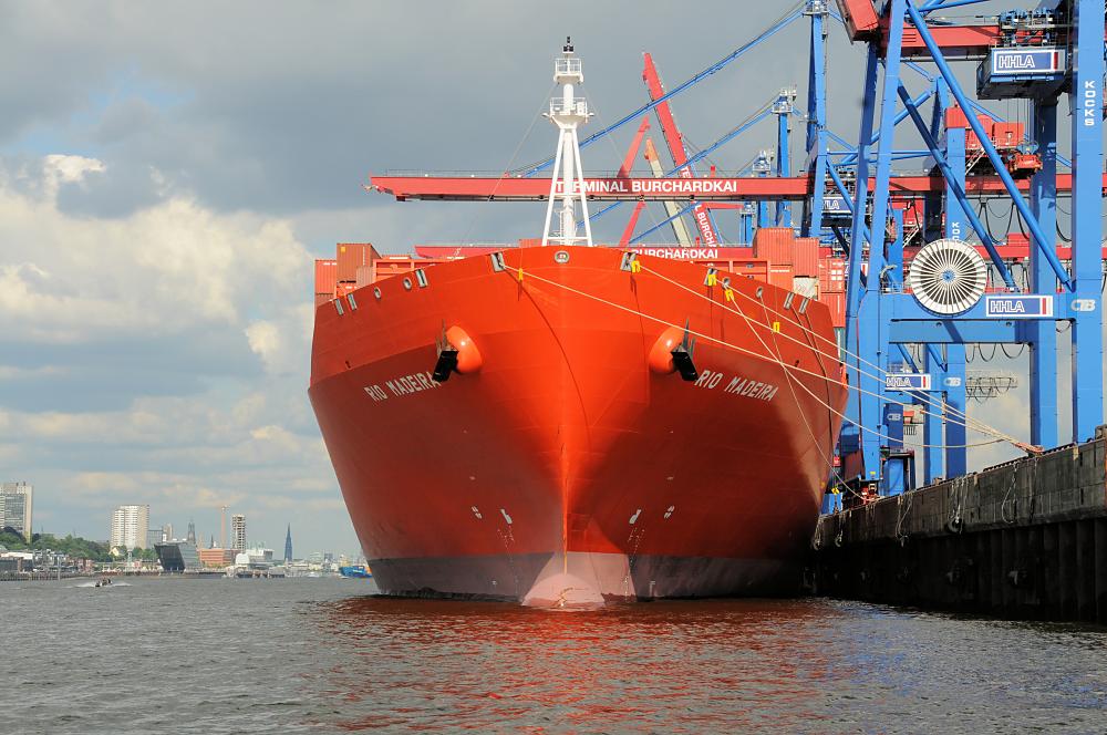 8998 Bug rotes Containerschiff RIO MADEIRA | Bilder von Schiffen im Hafen Hamburg und auf der Elbe